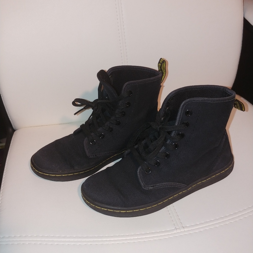 Dr. Martens Shoreditch booties